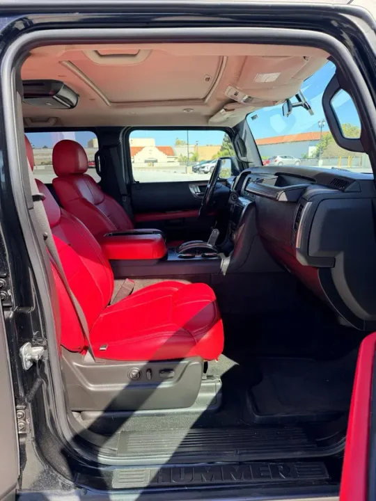 Asientos en rojo con negro del Hummer H2